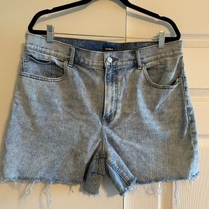 Express midi light wash shorts